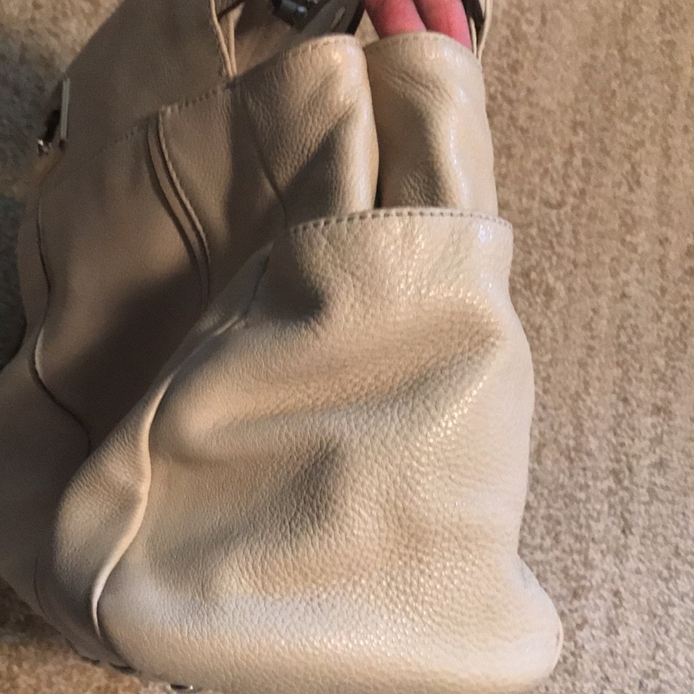 B Makowsky cream leather bag with lots of pockets - Picture 6 of 10